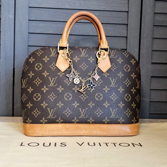 Authentic LOUIS VUITTON Monogram Alma PM Handbag - Picture 2 of 11